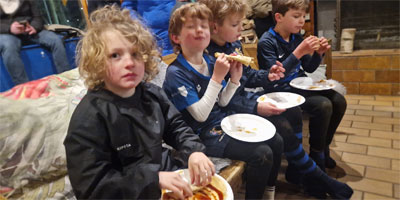 Pannenkoeken diner Turven op de bank