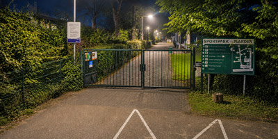 Hek dicht van het sportpark